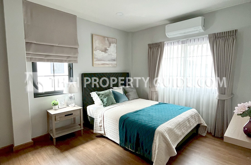 House with Shared Pool in Bangnatrad 